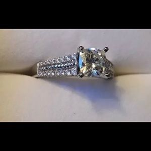 18k White Gold Moissanite and Diamond Ring Size 7